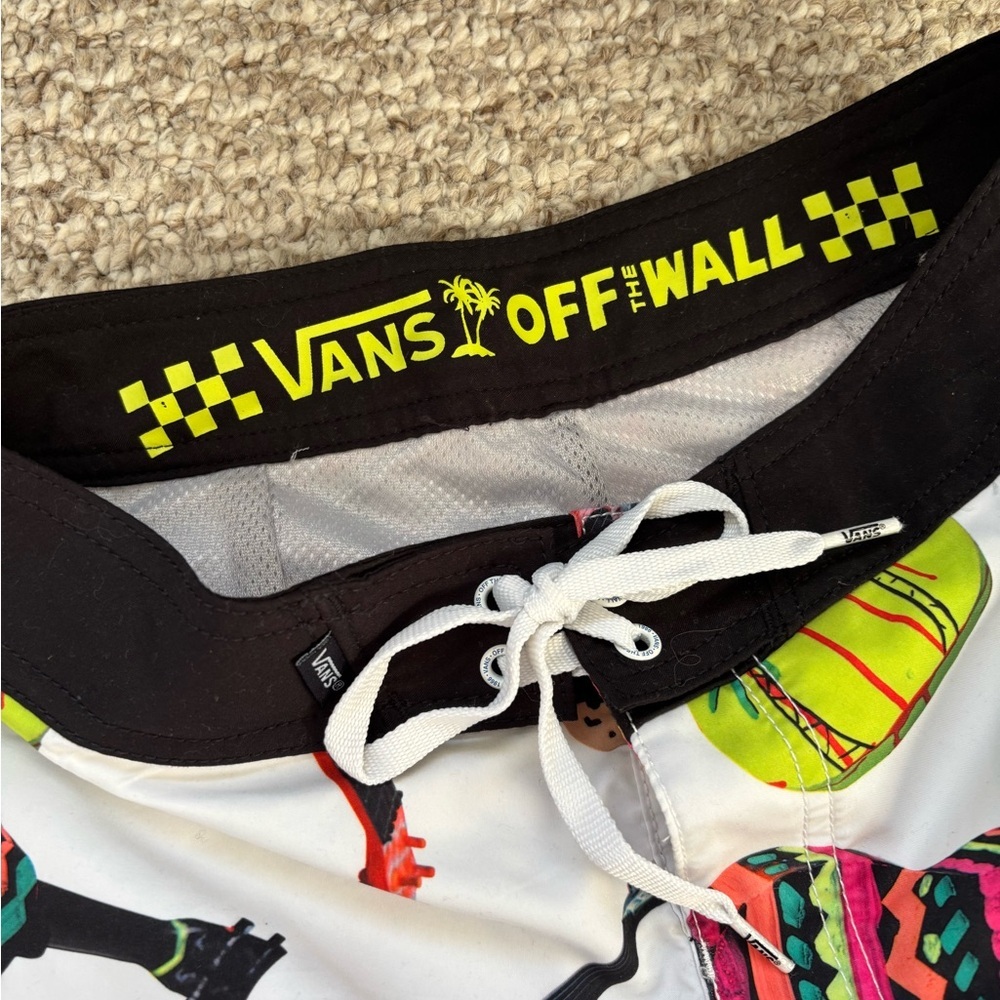 Vans Off The Wall Guitar Print Board Shorts Size 28 - Picture 8 of 13